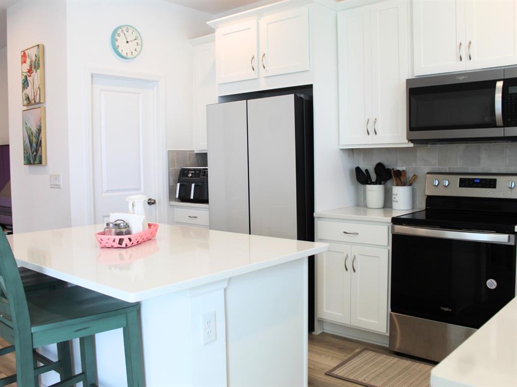 1005 Spring Palms Loop Orlando, FL 32828 - Photo 20 of 29 a kitchen with stainless steel appliances a microwave a sink and cabinets