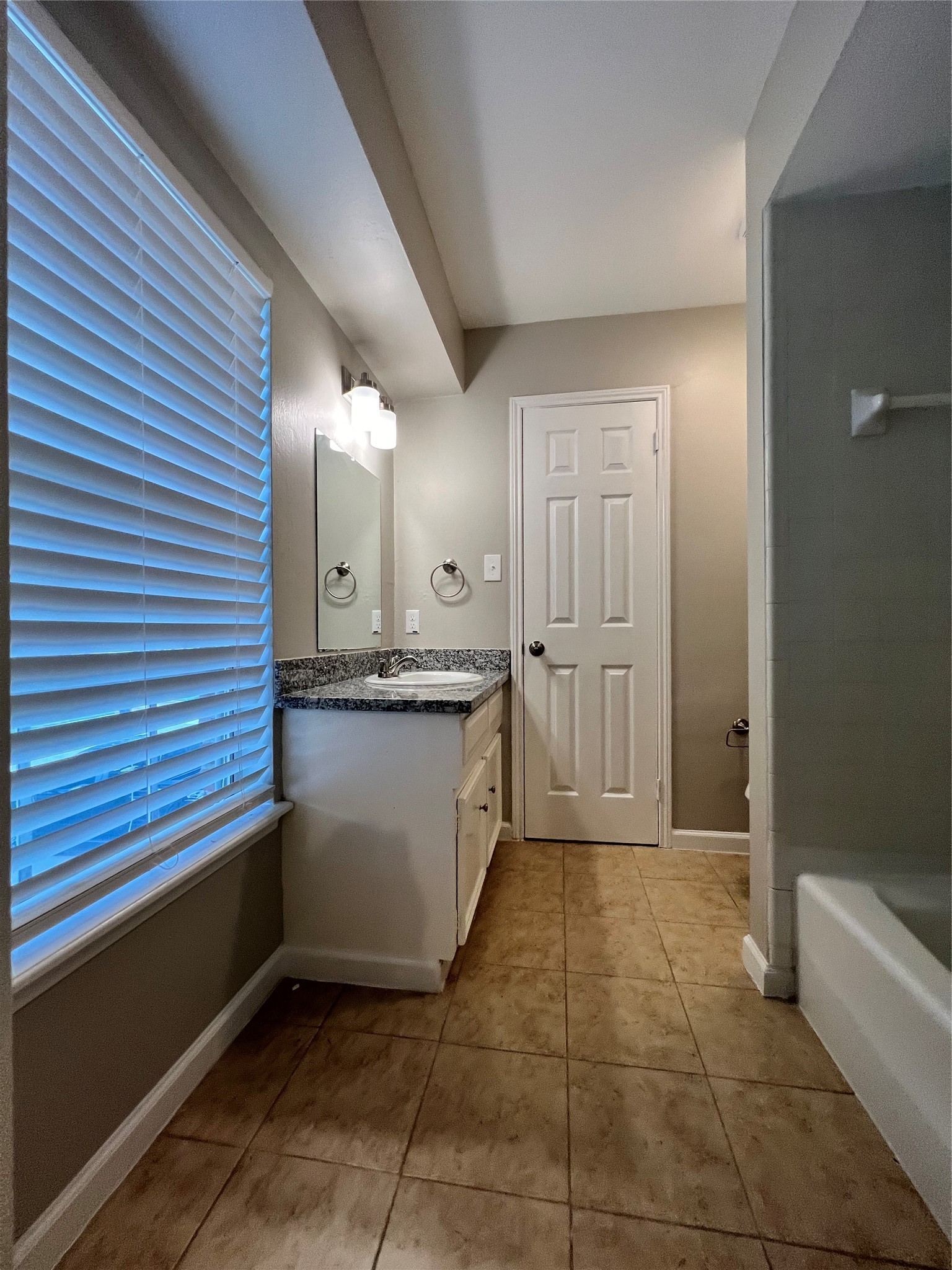 1506 Castlerock Road Houston, TX 77090 - Photo 32 of 48 Gallery Image 32