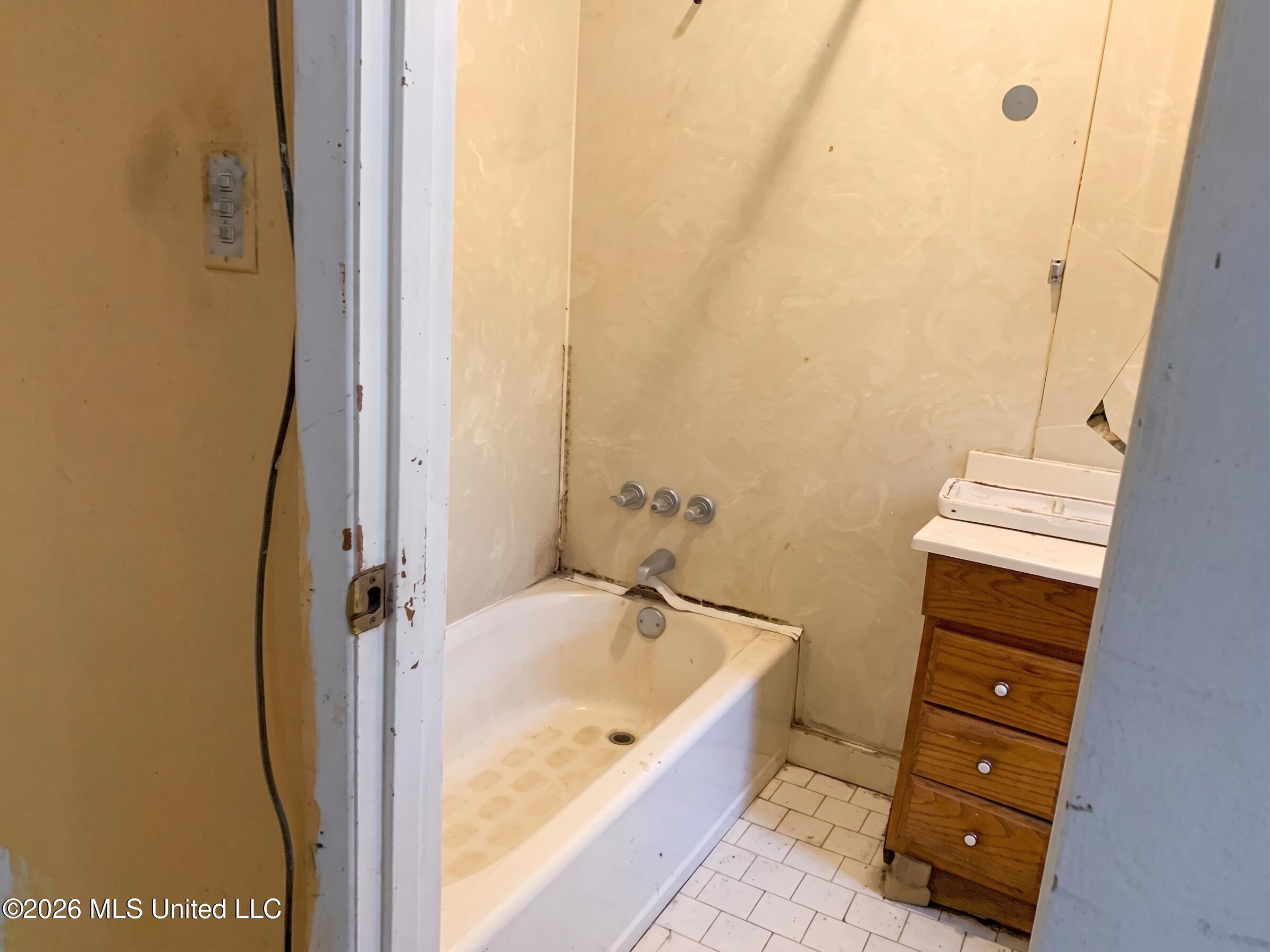 81 Henry Cox Road Monticello, MS 39654 - Photo 9 of 10 6 (Bathroom 2)
