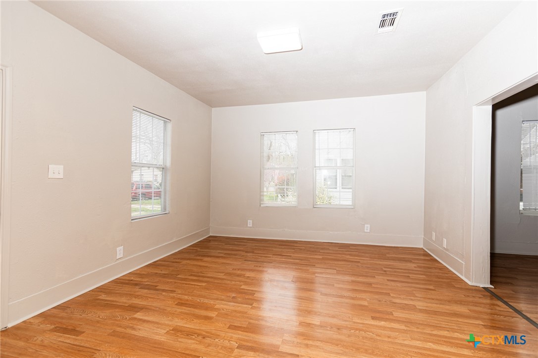 905 North 9th Street Temple, TX 76501 - Photo 8 of 36