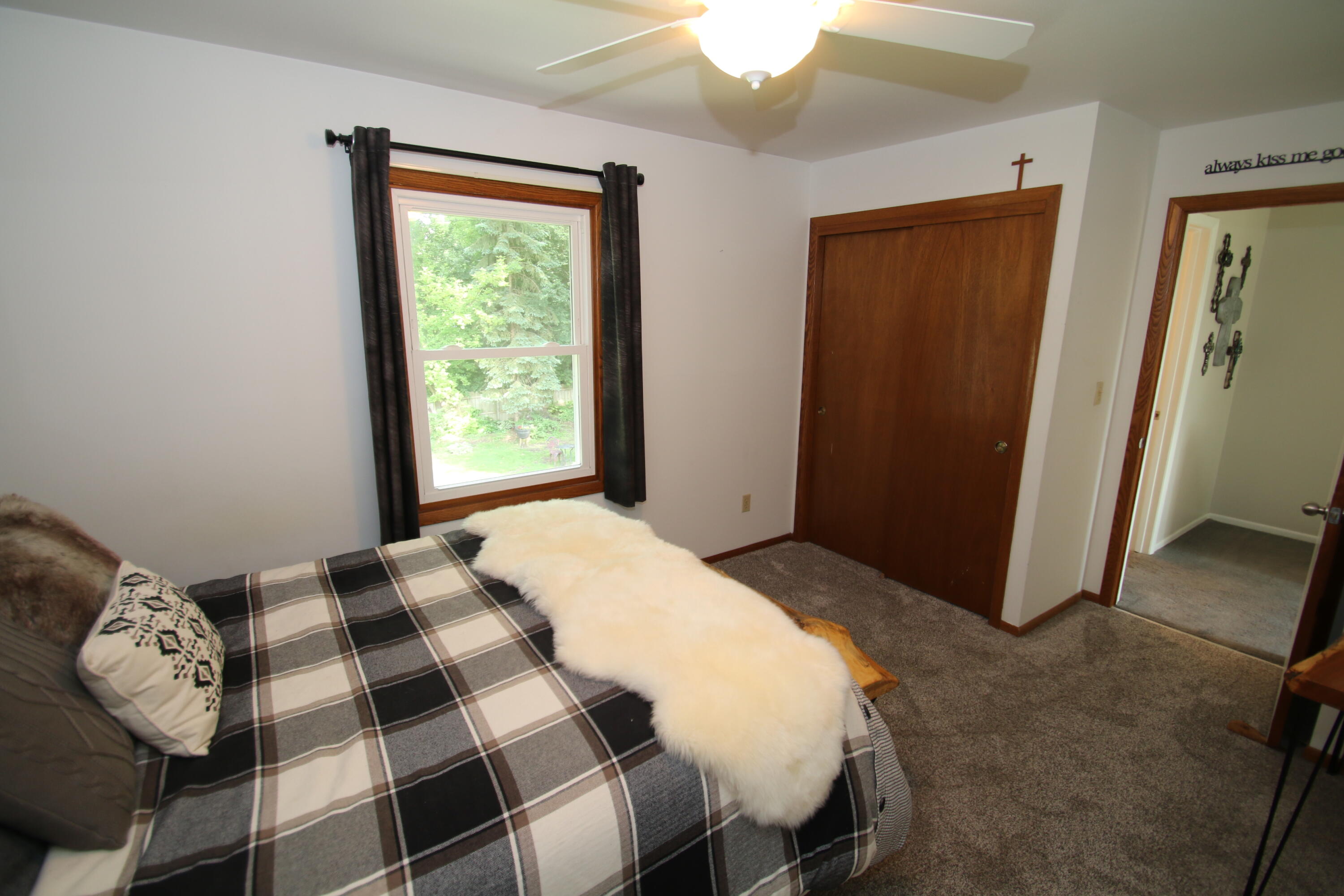 1400 South Ridgeway Road New Berlin, WI 53146 - Photo 22 of 31 Bedroom 3