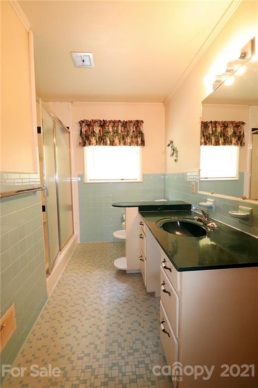 171 Cooks Lake Road Gastonia, NC 28056 - Photo 22 of 25 a kitchen with a sink stove and refrigerator