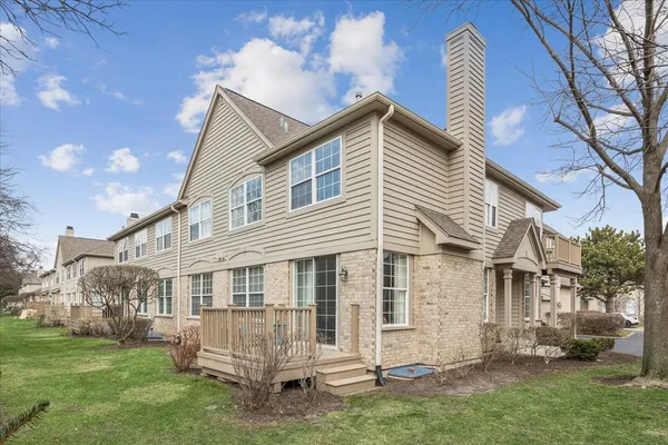 $425,000 | 11123 Edgebrook Lane, Indian Head Park, IL 60525