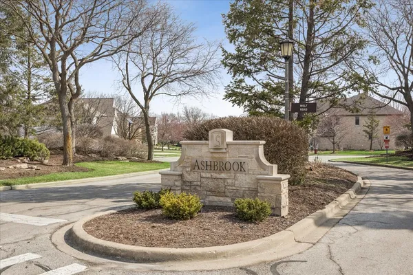 $425,000 | 11123 Edgebrook Lane, Indian Head Park, IL 60525