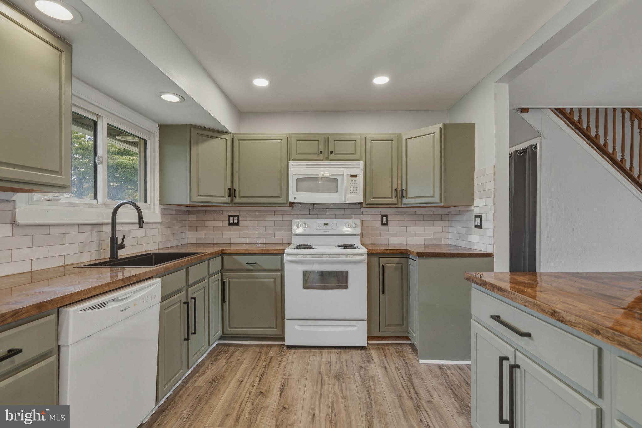 18 Tinder Road Levittown, PA 19056 - Photo 10 of 31 Gallery Image 10