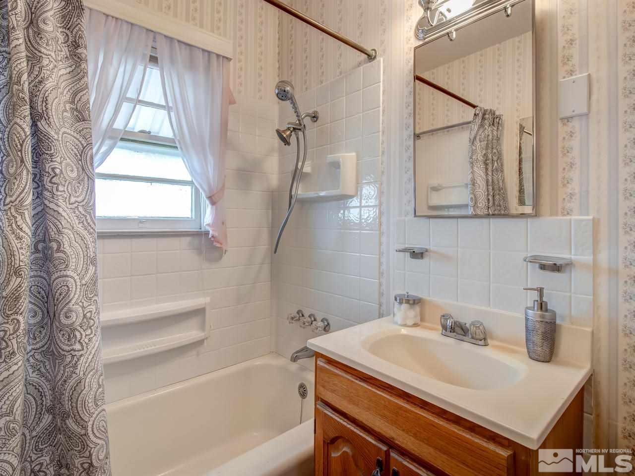 1215 Wheeler Avenue Reno, NV 89502 - Photo 19 of 25 a bathroom with a sink and a bathtub
