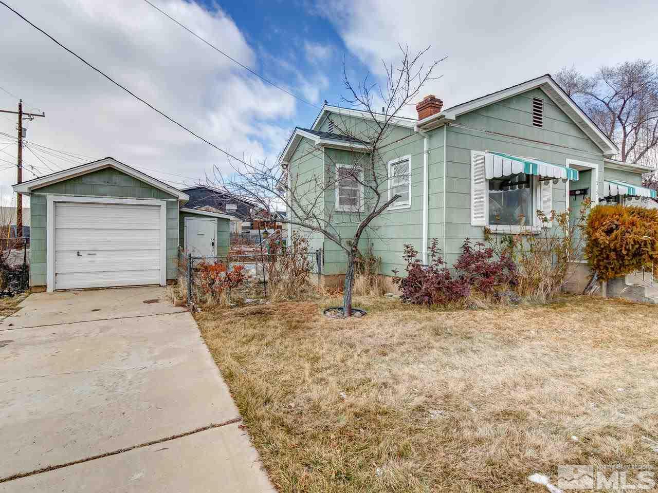 1215 Wheeler Avenue Reno, NV 89502 - Photo 24 of 25 a front view of a house with garden