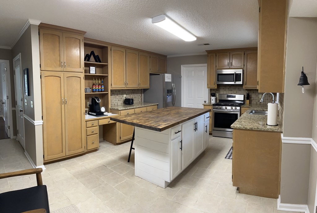 6813 Panstone Drive Columbus, GA 31909 - Photo 5 of 30 Kitchen