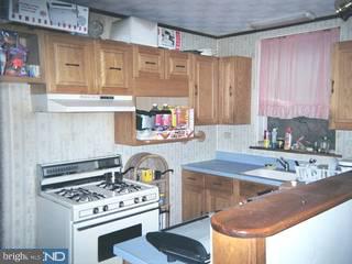 707 Briarcliff Road Upper Darby, PA 19082 - Photo 3 of 6