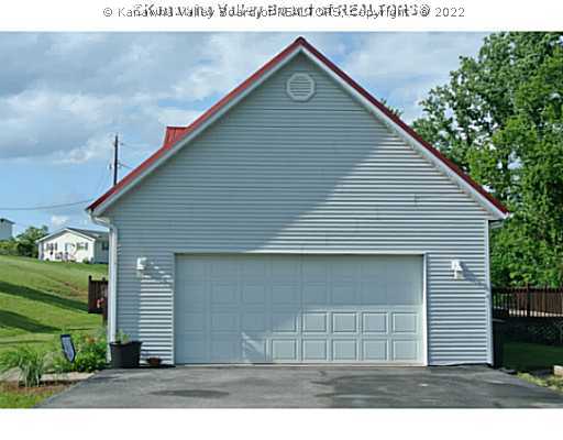 4524 Whitten Ridge Road Milton, WV 25541 - Photo 14 of 16 Garage.
