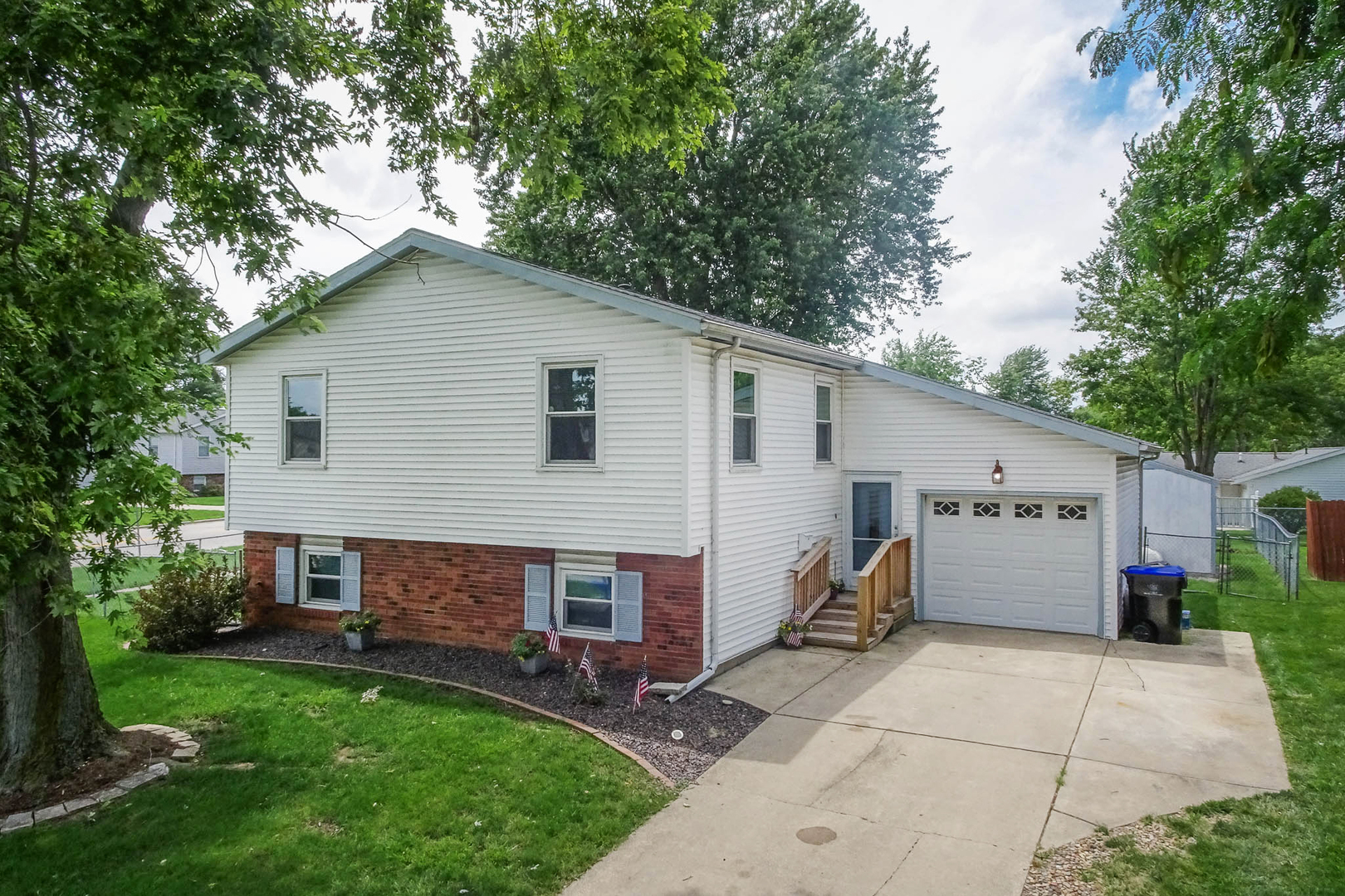 1402 North Hershey Road Bloomington, IL 61704 - Photo 3 of 43