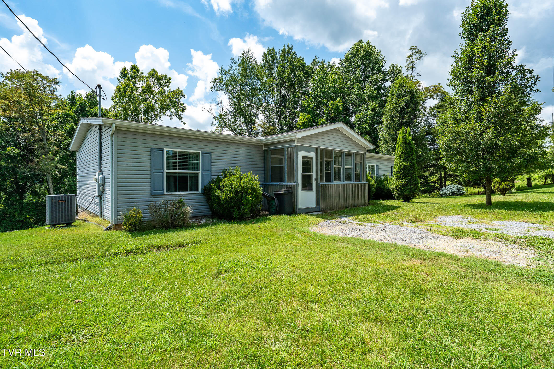 210 Whitaker Road Jonesborough, TN 37659 - Photo 4 of 45 210 Whitaker Rd (2 of 45)