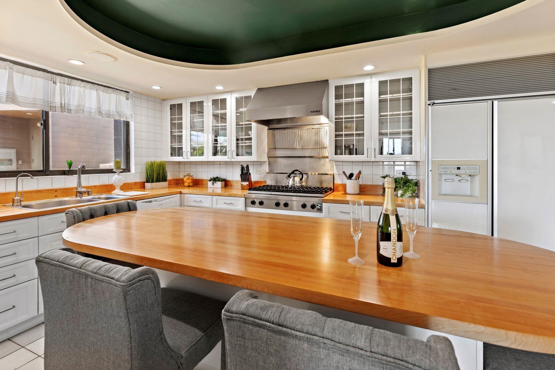 4310 Lower Honoapiilani Road, Unit 701 Lahaina, HI 96761 - Photo 4 of 42