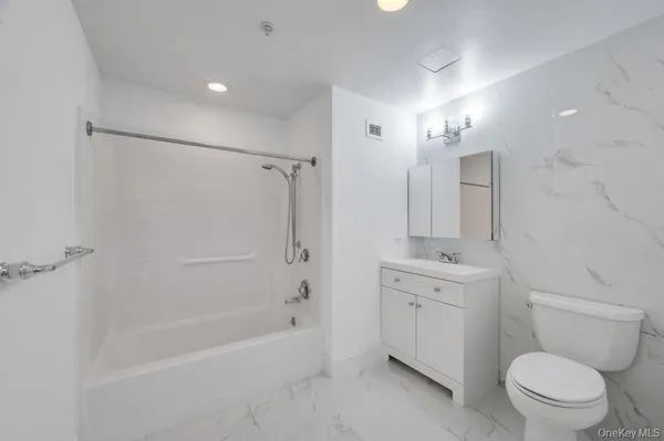 $7,860 | 300 East Overlook, Unit 534, Port Washington, NY 11050