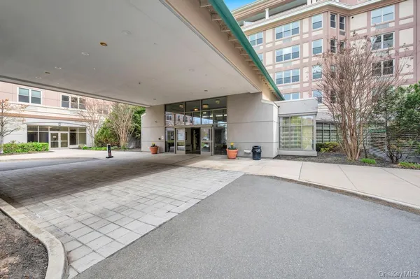 $7,860 | 300 East Overlook, Unit 534, Port Washington, NY 11050
