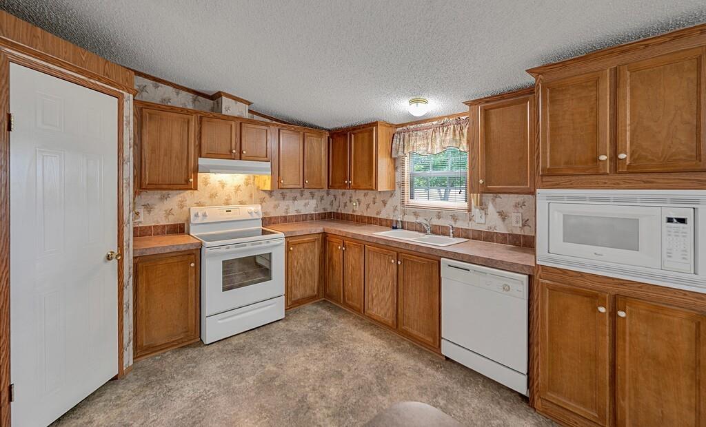 652 Middle Windsor Road McGregor, TX 76657 - Photo 10 of 40