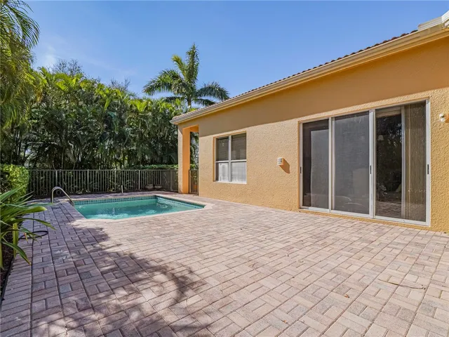 $4,500 | 2135 South Maiden Lane, Vero Beach, FL 32963