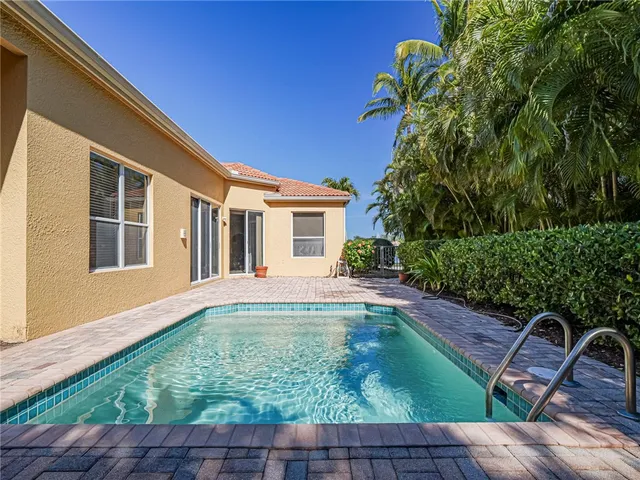 $4,500 | 2135 South Maiden Lane, Vero Beach, FL 32963