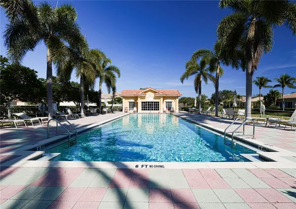 a view of a yard with a fountain