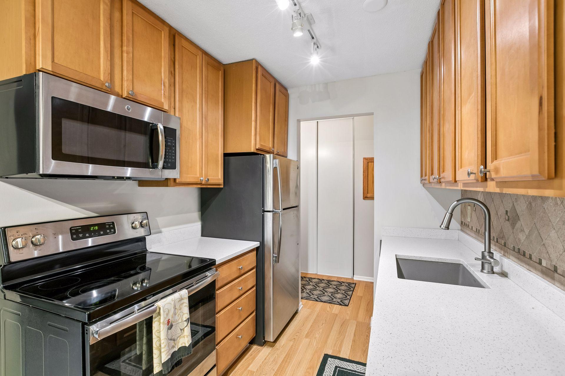 4636 Cedar Lake Road, Unit 2 St. Louis Park, MN 55416 - Photo 14 of 50 Gallery Image 14