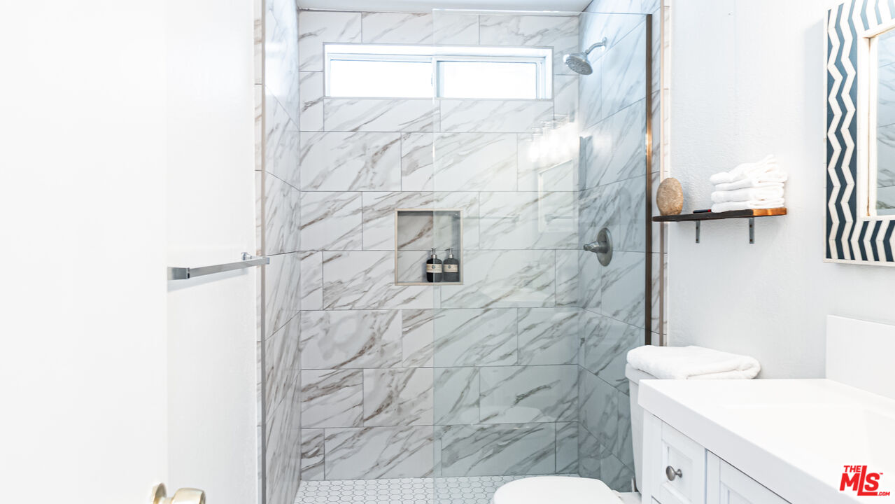 62033 Bonair Road Joshua Tree, CA 92252 - Photo 21 of 53 a bathroom with a toilet and a shower