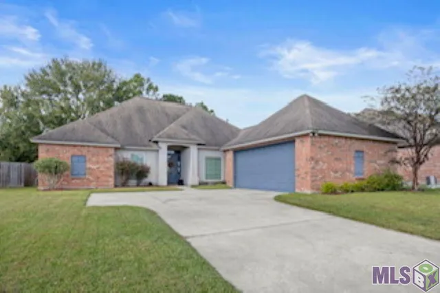 $290,000 | 6729 Royal Oaks Court, Zachary, LA 70791
