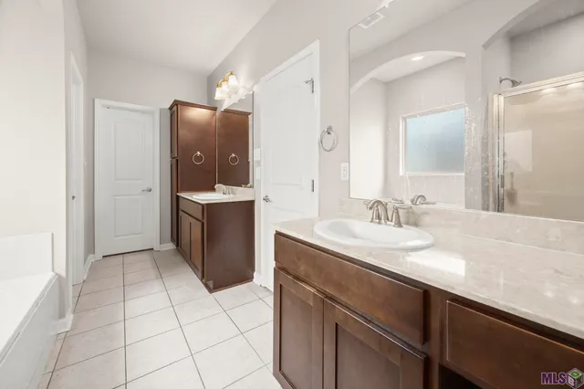 $290,000 | 6729 Royal Oaks Court, Zachary, LA 70791