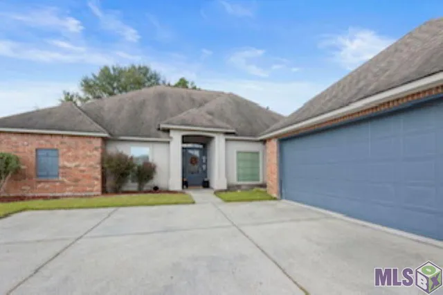 $290,000 | 6729 Royal Oaks Court, Zachary, LA 70791