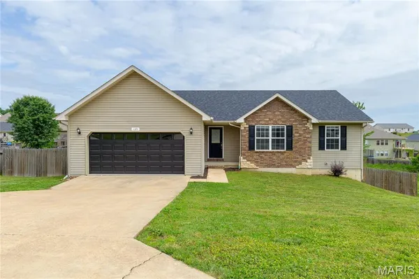 $334,900 | 135 Lyle Curtis Circle, Waynesville, MO 65583