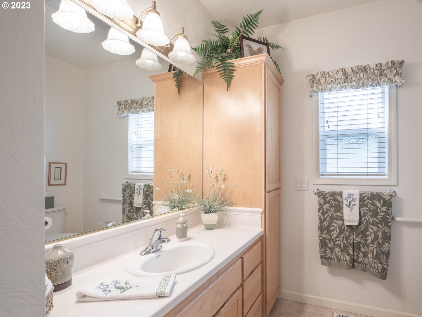 836 Old Orchard Lane Springfield, OR 97477 - Photo 16 of 29 a bathroom with a double vanity sink and a mirror
