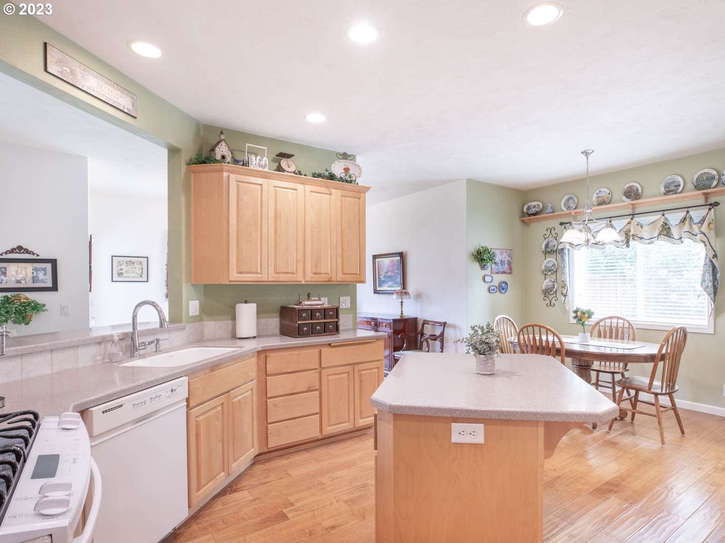 836 Old Orchard Lane Springfield, OR 97477 - Photo 7 of 29 a kitchen with a sink and cabinets