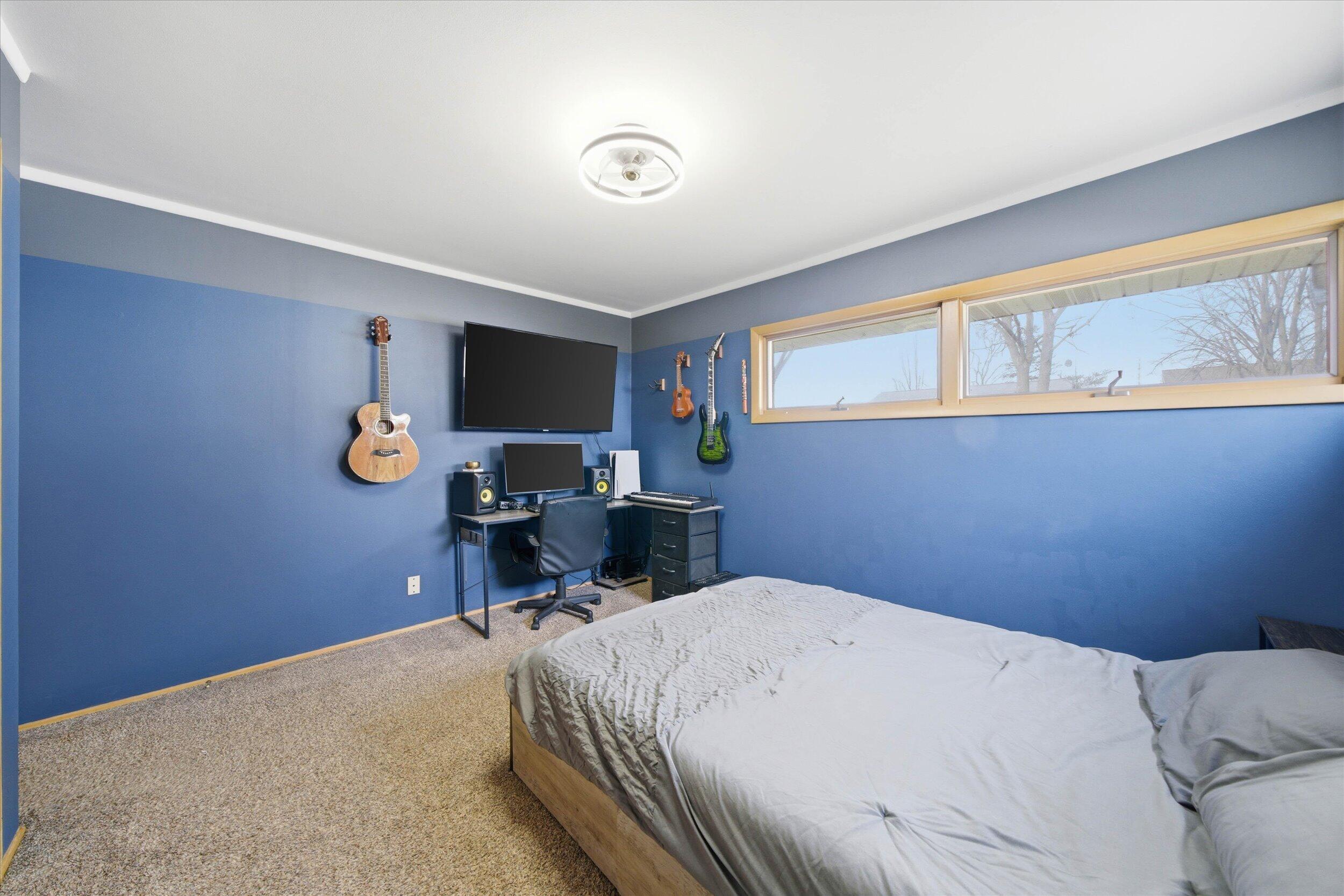 511 Grove Street Mayville, WI 53050 - Photo 15 of 32 15-Primary Bedroom