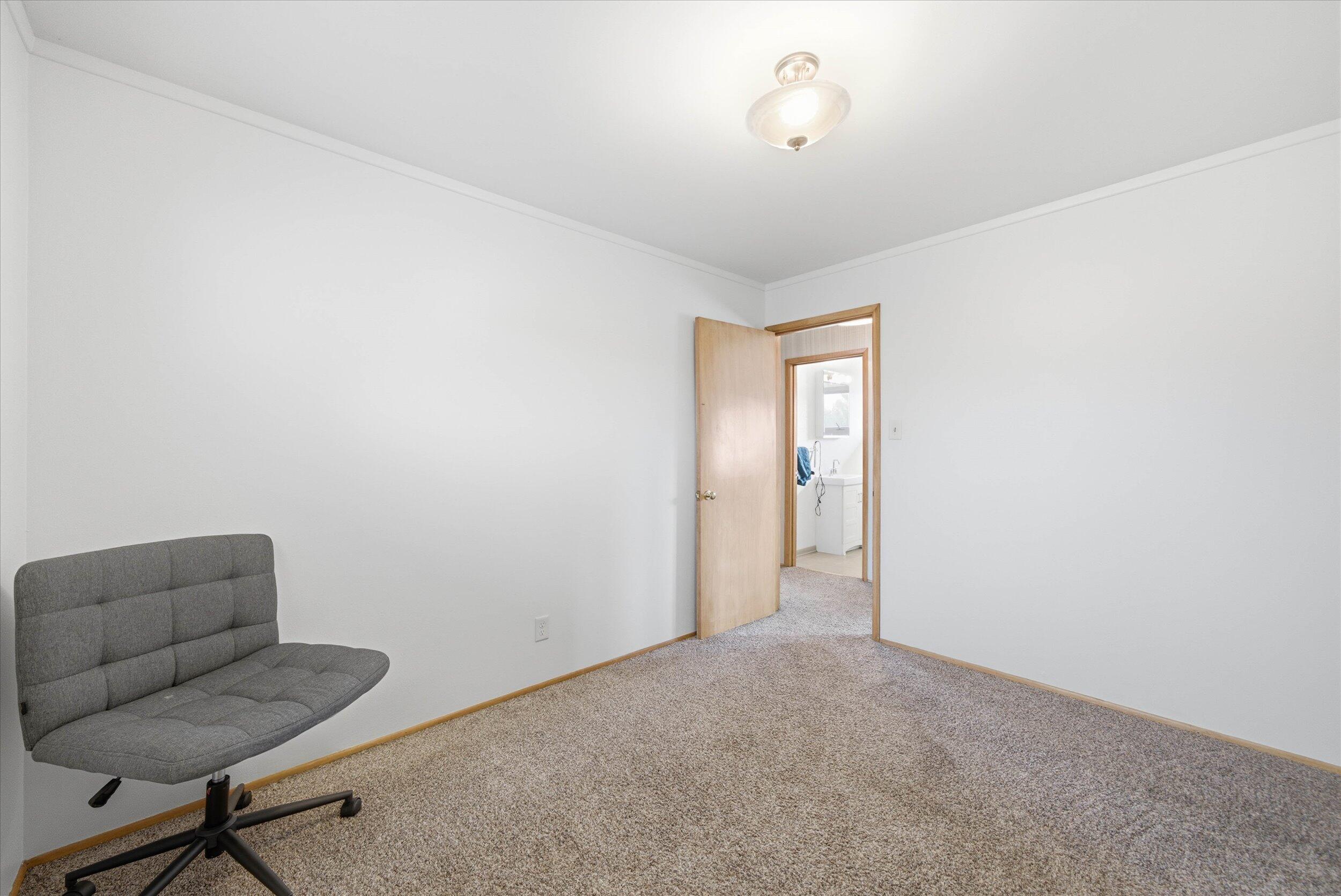 511 Grove Street Mayville, WI 53050 - Photo 18 of 32 18-Bedroom