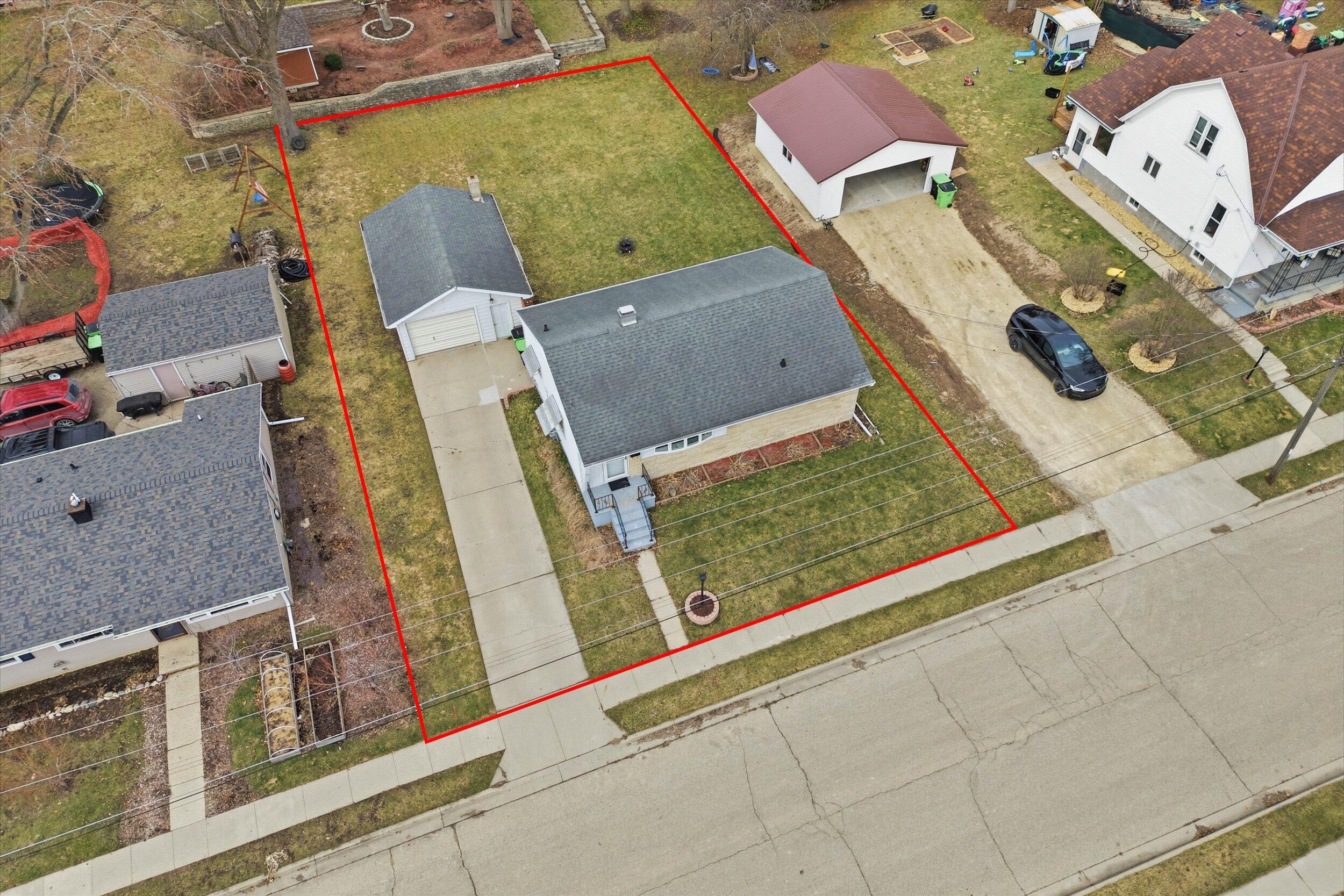 511 Grove Street Mayville, WI 53050 - Photo 25 of 32 26-Aerial