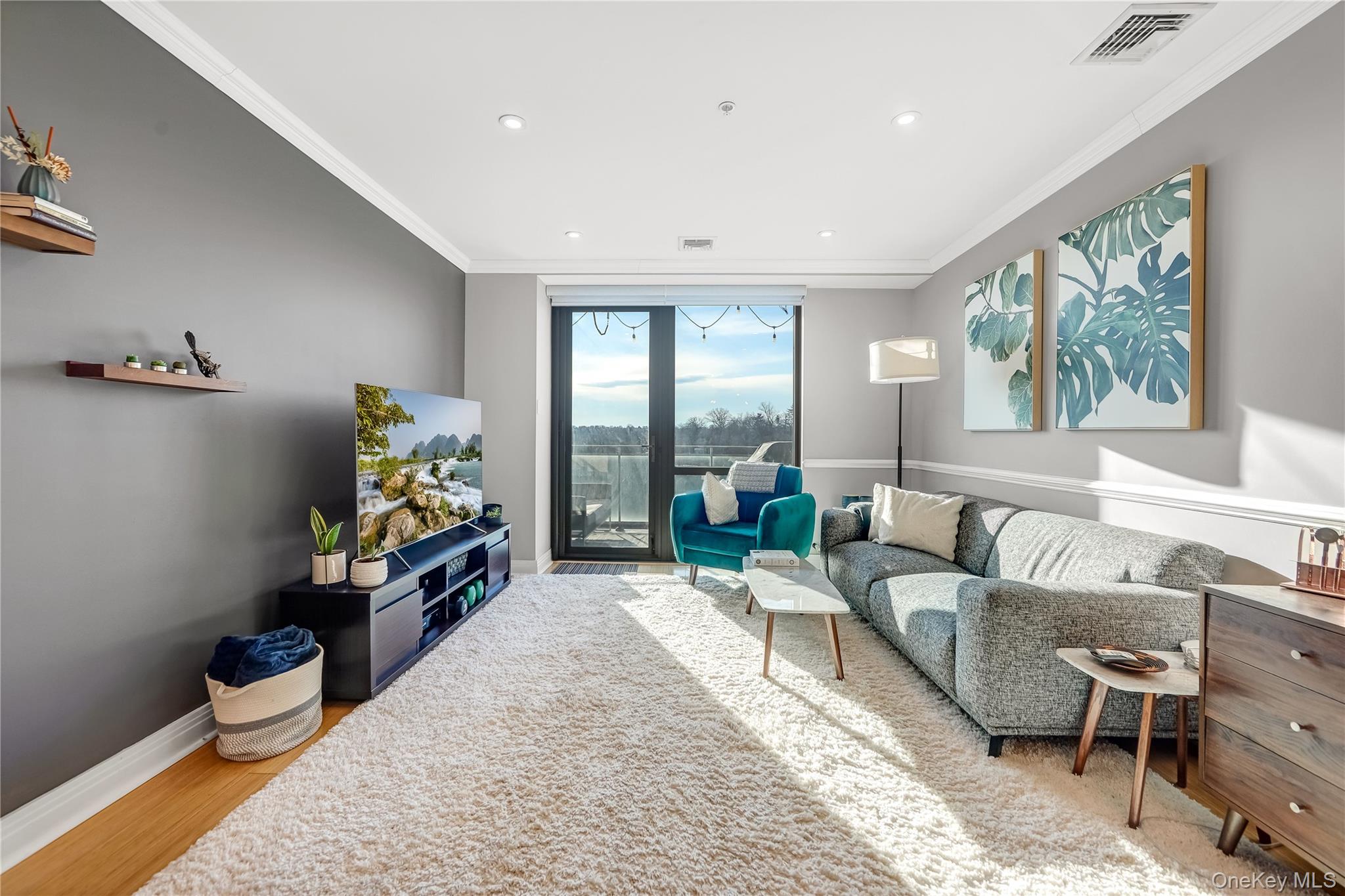 701 Ridge Hill Boulevard, Unit 1J Yonkers, NY 10710 - Photo 2 of 13 Photos may not be of actual unit but another unit in the building.