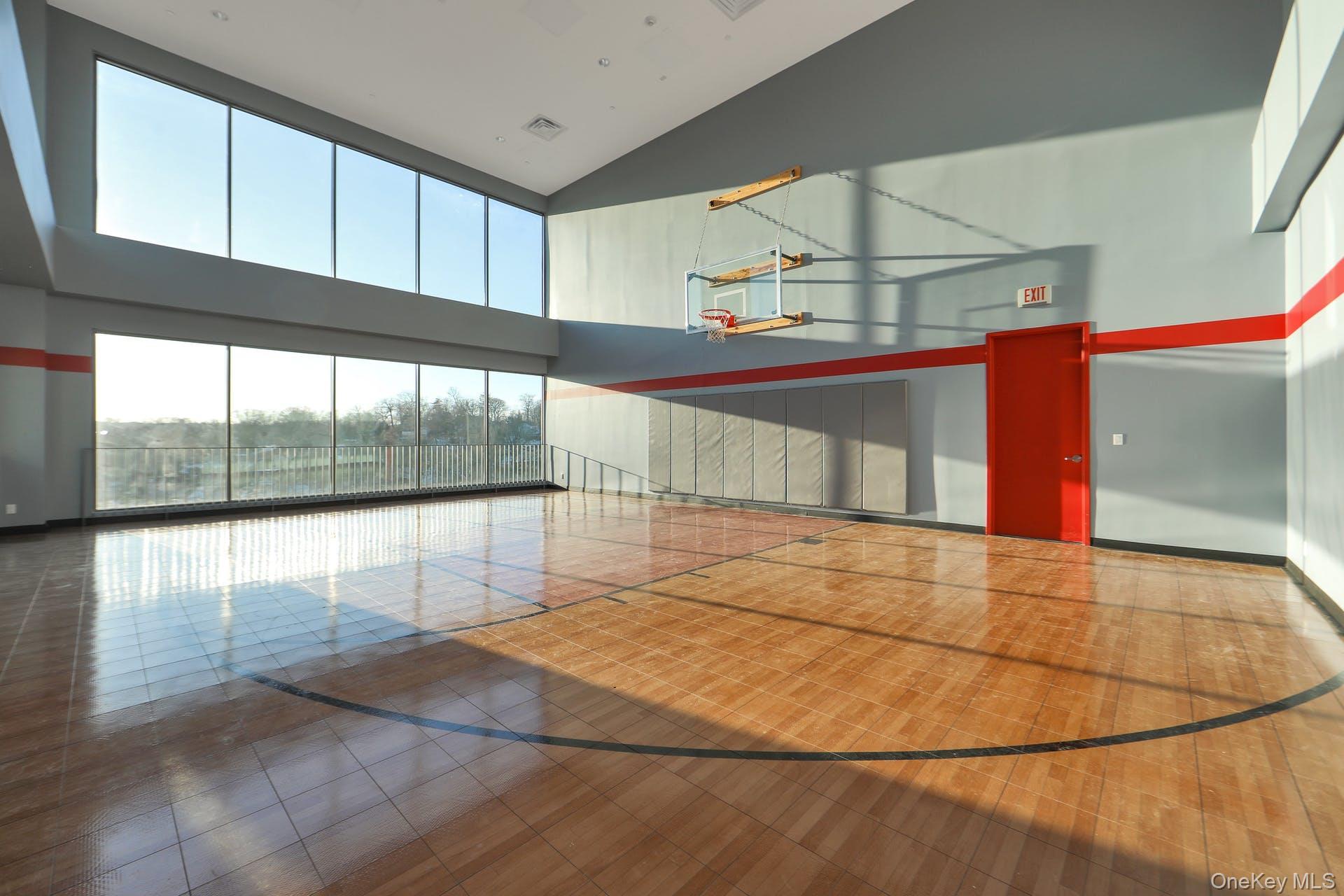 701 Ridge Hill Boulevard, Unit 1J Yonkers, NY 10710 - Photo 7 of 13 Basketball Court