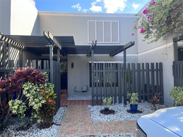 $3,300 | Pembroke Lakes, Pembroke Pines, FL 33026