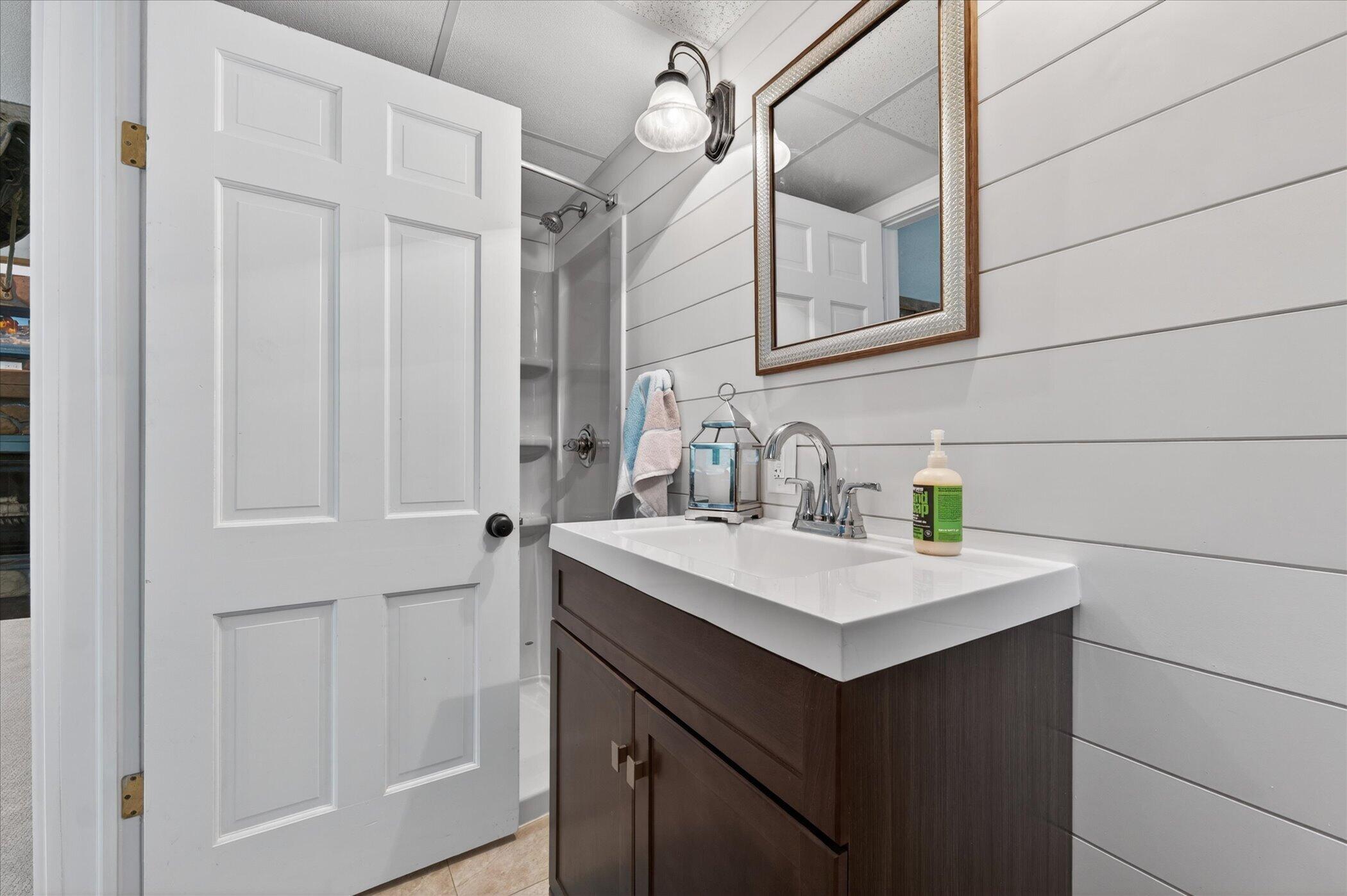 2801 North Tipsico Lake Road Hartland, MI 48353 - Photo 50 of 77 44-2801-N-Tipsico-Lake-Rd-WindowStill