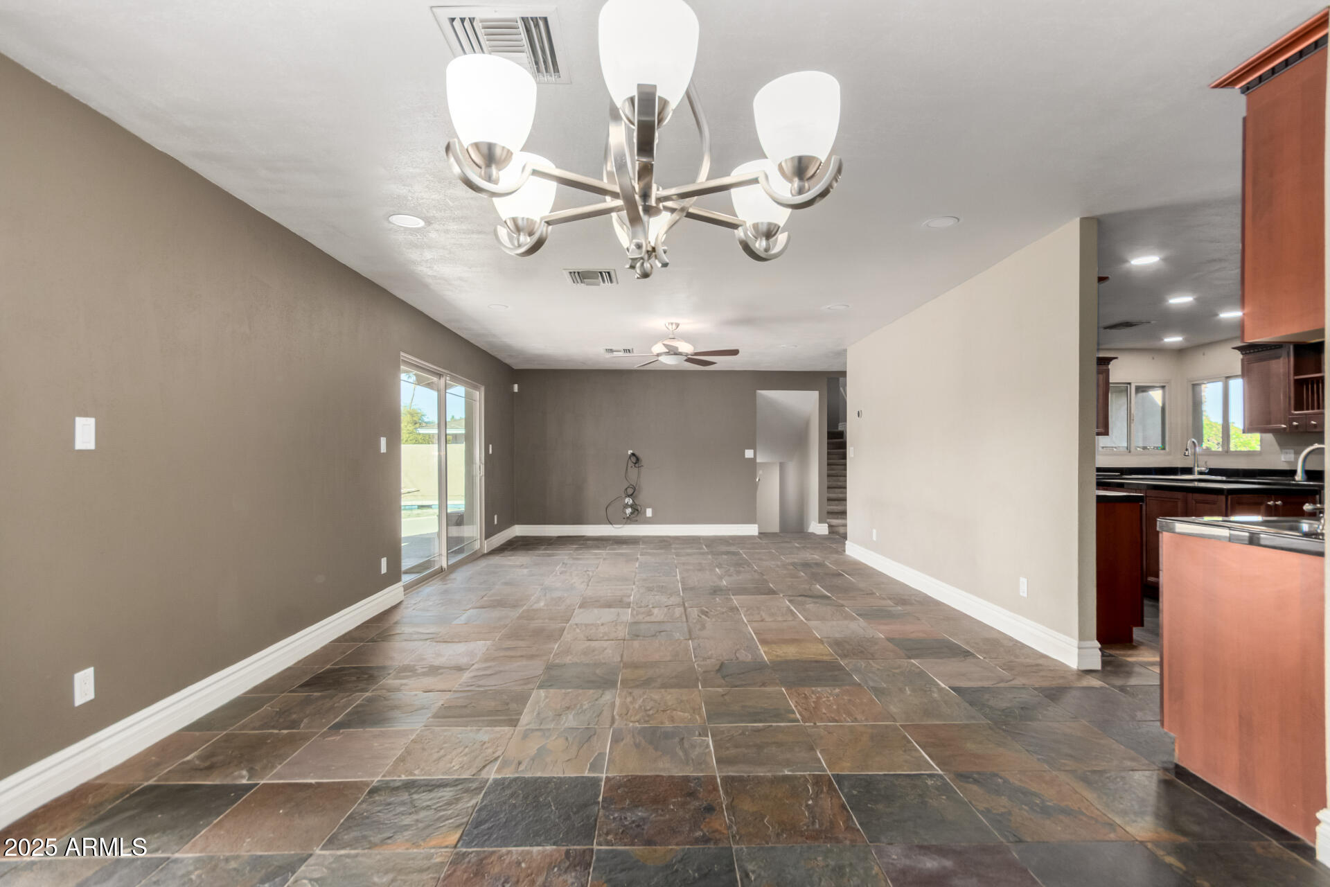 3912 South Elm Street Tempe, AZ 85282 - Photo 7 of 40 10 Elm