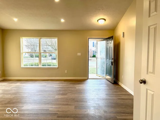 $369,900 | 5822 West Deerview Bend, McCordsville, IN 46055