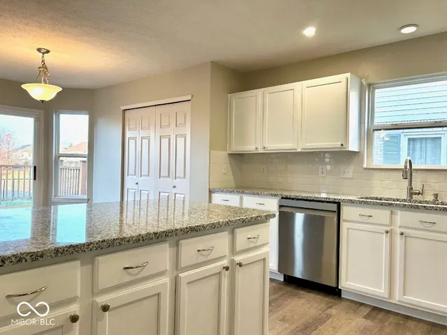 $369,900 | 5822 West Deerview Bend, McCordsville, IN 46055