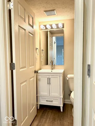 $369,900 | 5822 West Deerview Bend, McCordsville, IN 46055