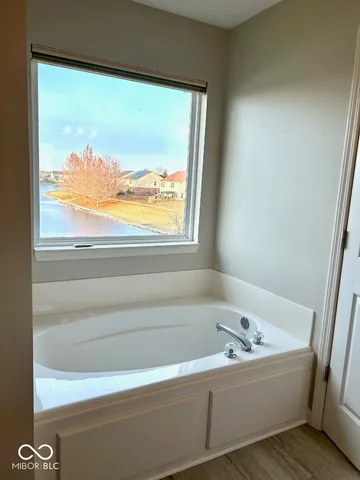 $369,900 | 5822 West Deerview Bend, McCordsville, IN 46055