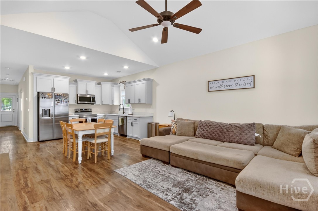 85 Cason Drive Pembroke, GA 31321 - Photo 3 of 14 Open and Airy living area