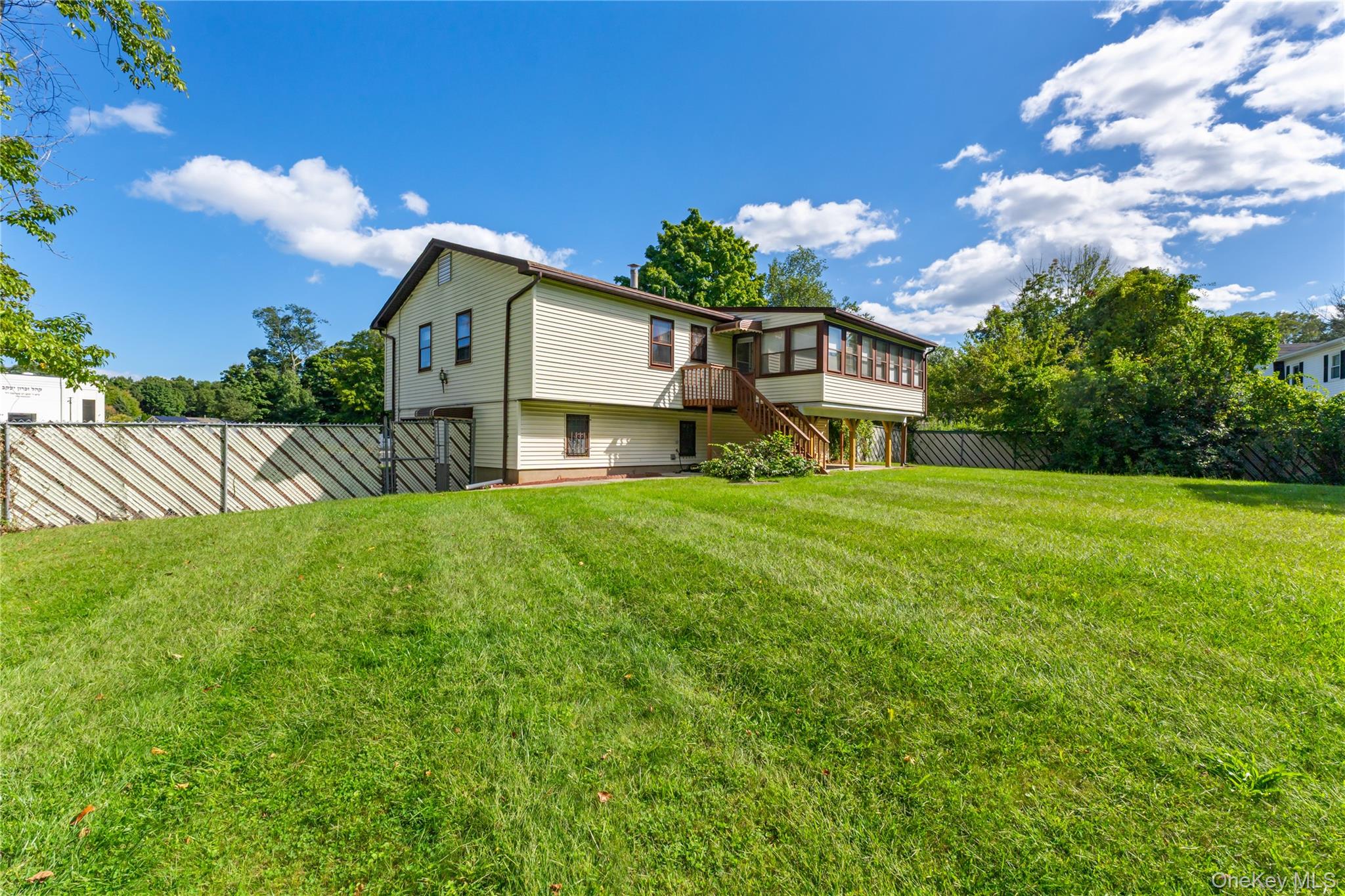 7 Roxbury Court Chestnut Ridge, NY 10977 - Photo 22 of 27 Gallery Image 22