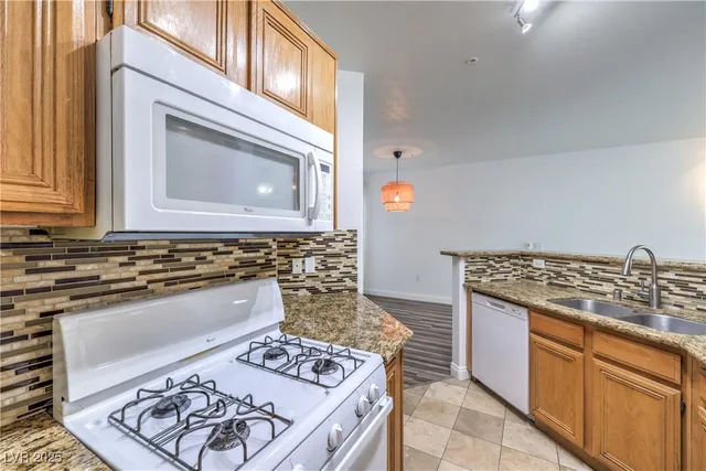 $1,450 | 7119 South Durango Drive, Unit 207, Las Vegas, NV 89113