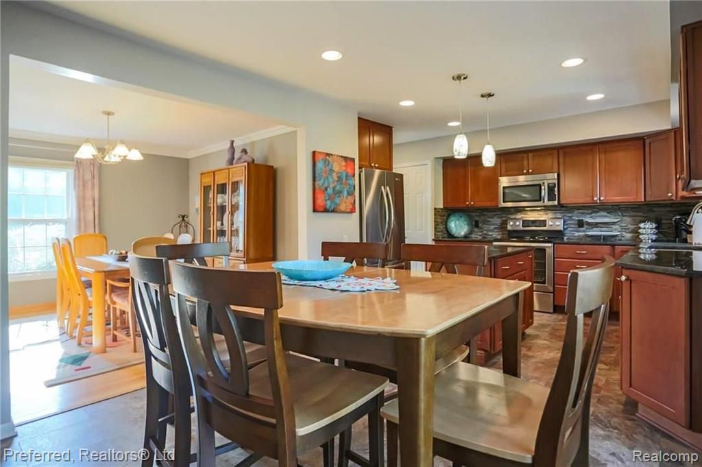 36133 Johnstown Road Farmington Hills, MI 48335 - Photo 18 of 49