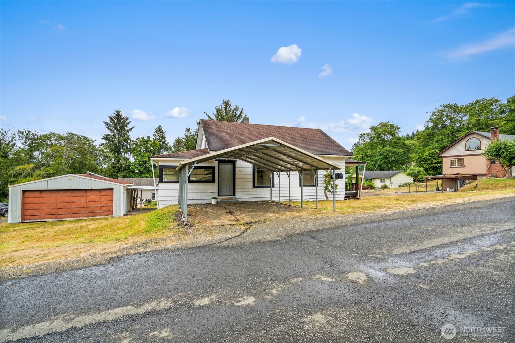 2104 Stuart Street Raymond, WA 98577 - Photo 2 of 35 Gallery Image 2