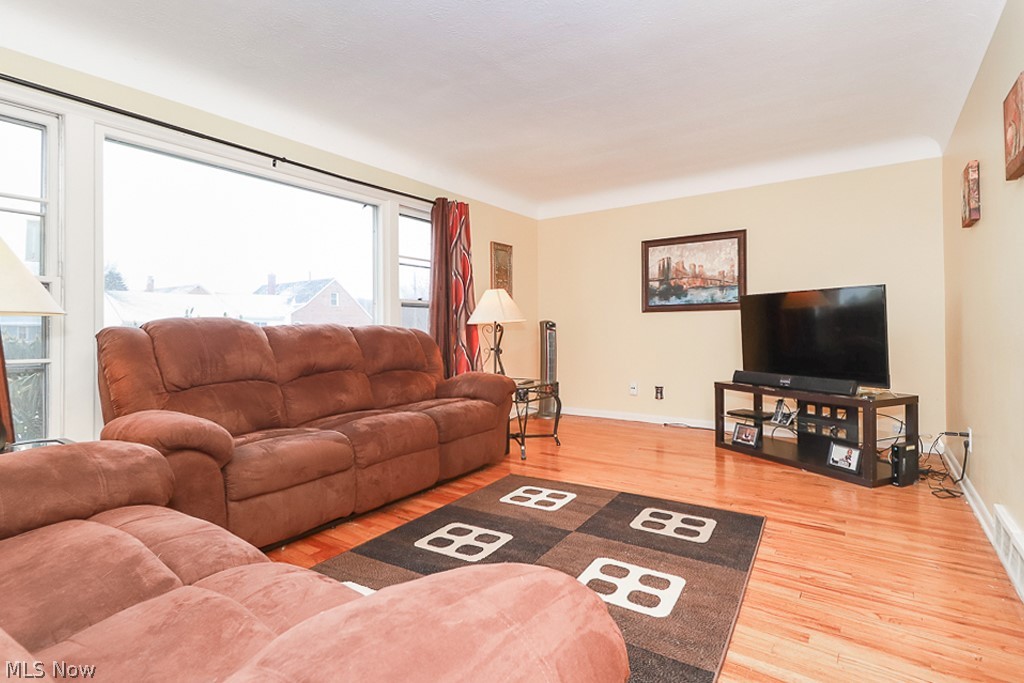 4418 Urban Road Cleveland, OH 44121 - Photo 2 of 35 Gallery Image 2