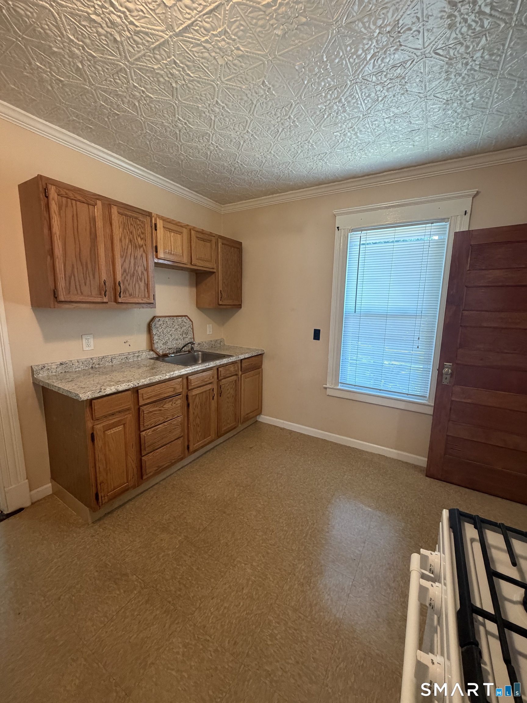 9 Pierpont Street, Unit 2 Waterbury, CT 06708 - Photo 4 of 15